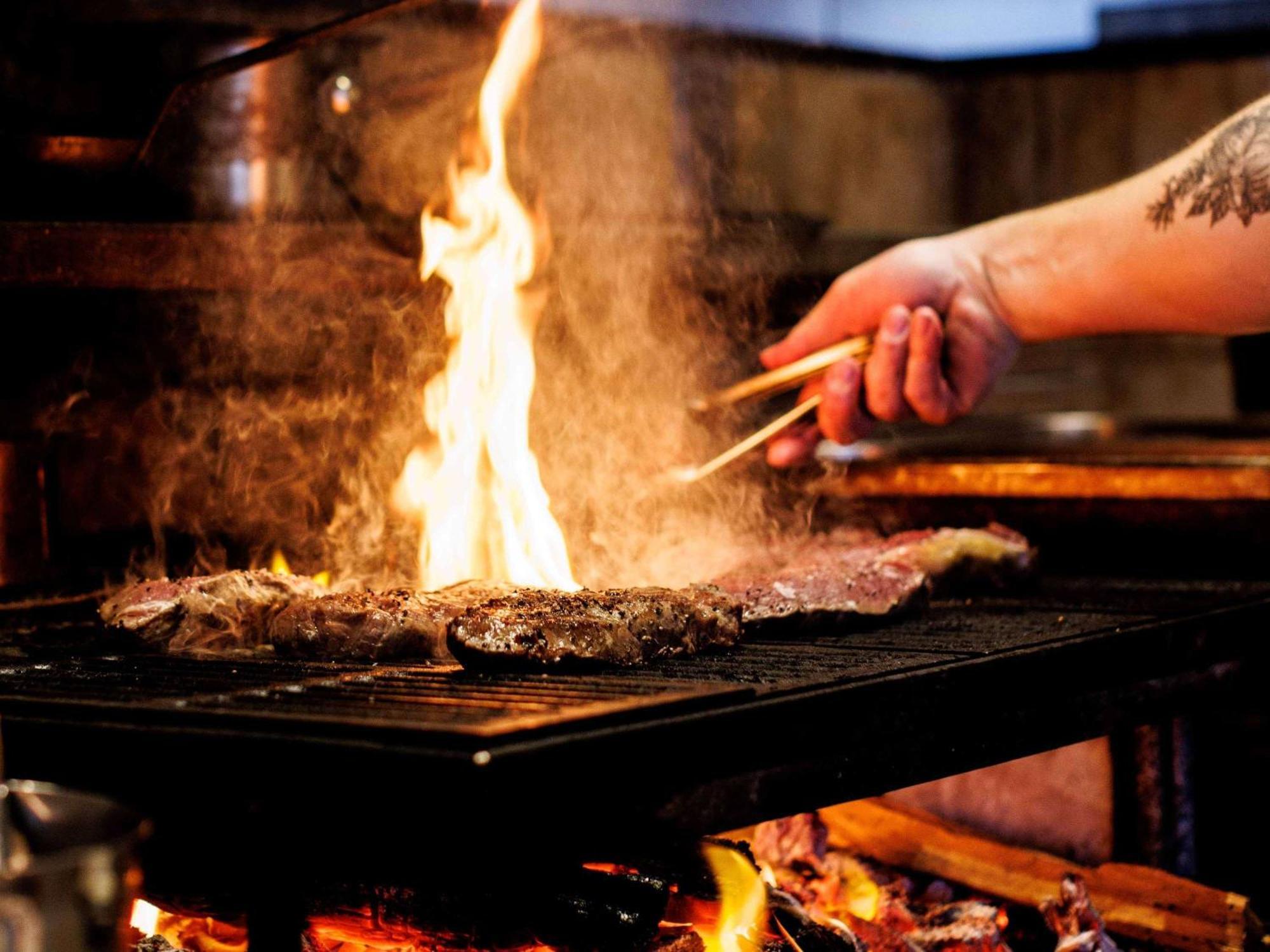 Hotel Chadstone Melbourne Mgallery Collection Exterior foto Cooking with a flaming broiler